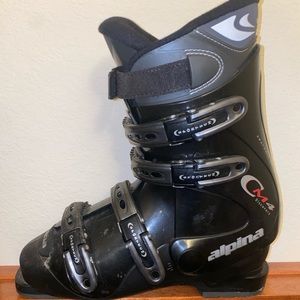 Women’s ski boots